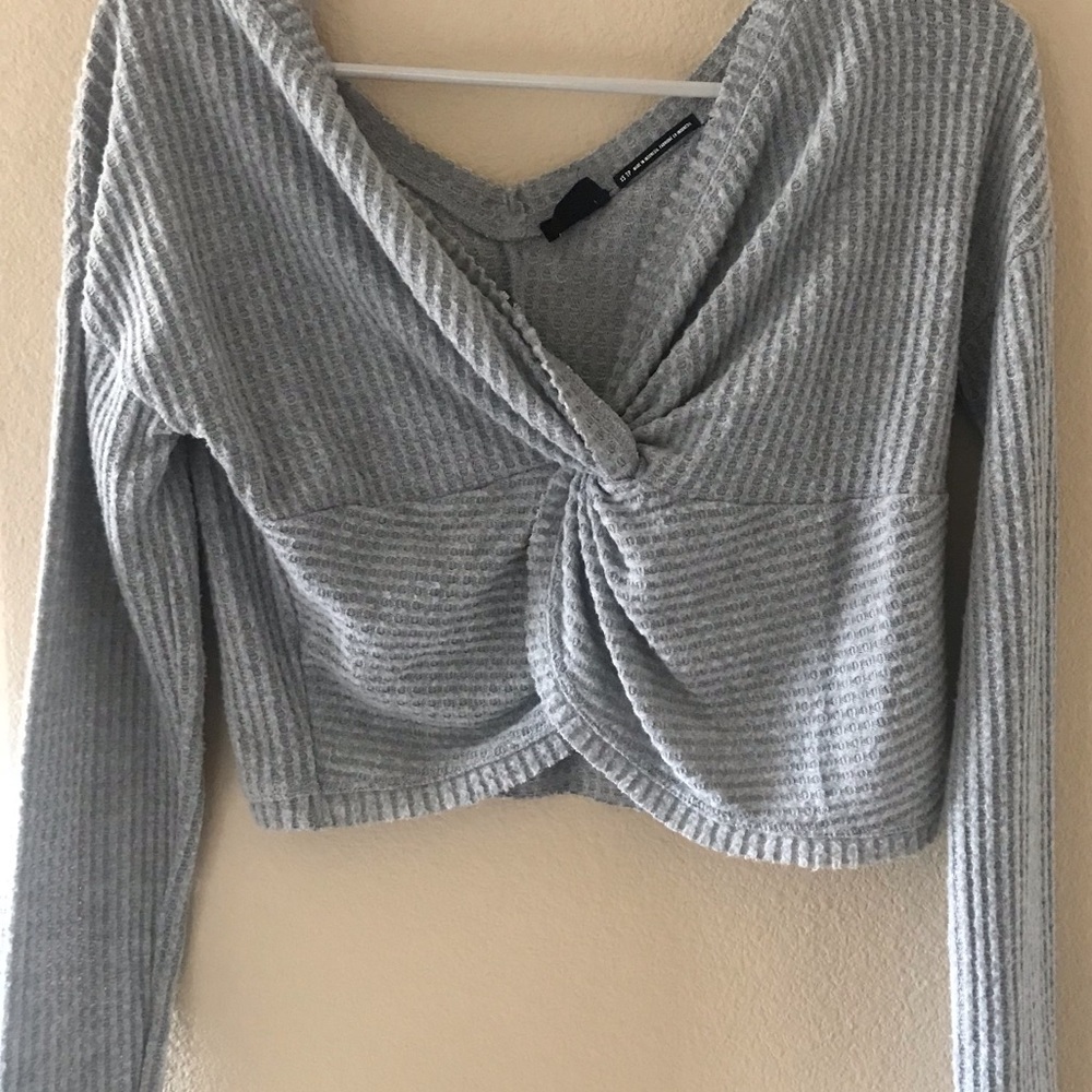 URBAN OUTFITTERS - Grey crop top
